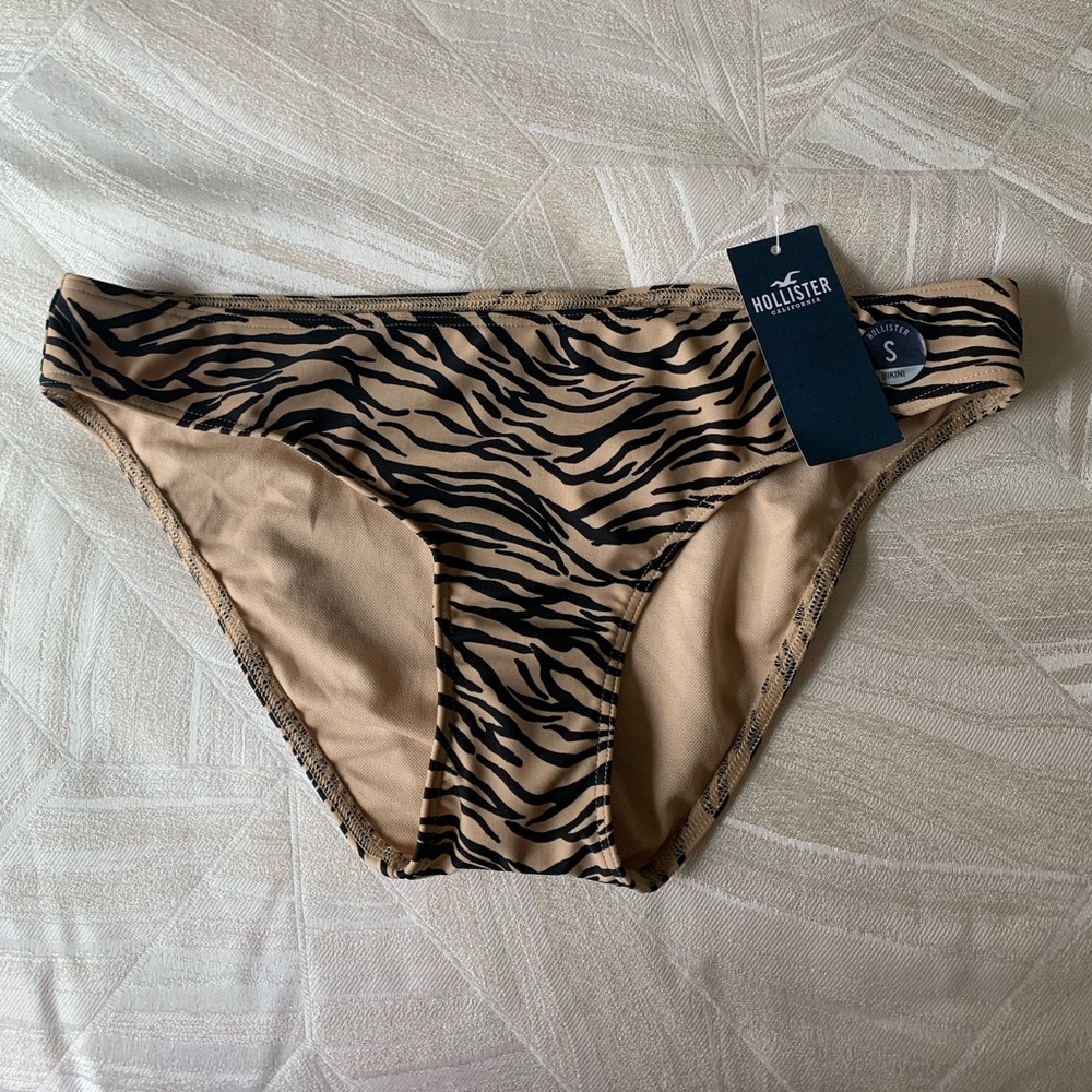 Hollister Bikini top 🐆